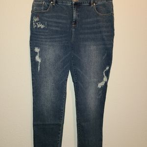 Chicos Size 3 Ankle Jeans